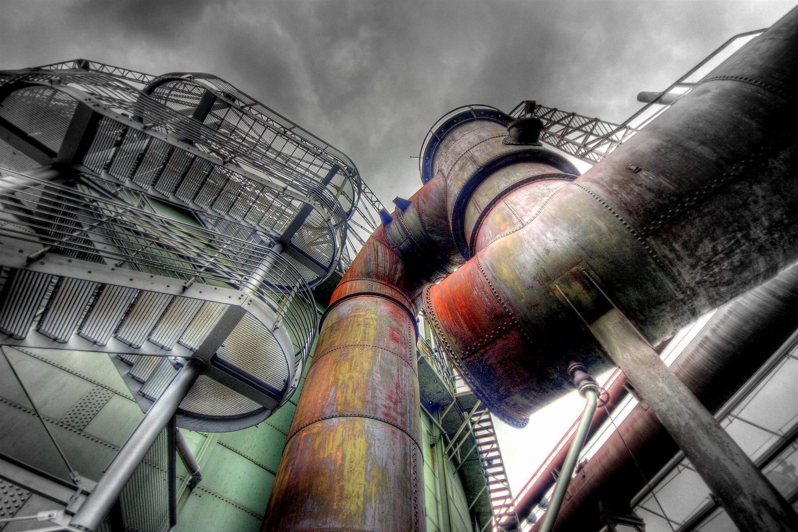 Storage tanks and process piping at a refinery of the type Amin Enterprise sources from
